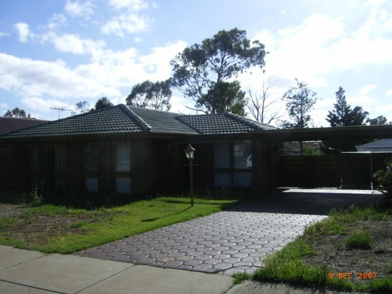 16 CHELMSFORD WAY, Melton VIC 3337