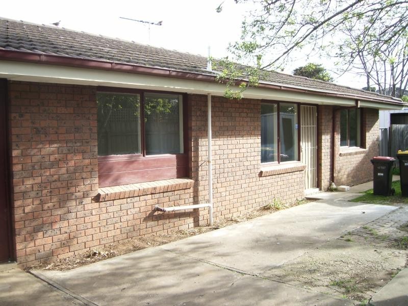 Unit 2/137 Station Road, Melton South VIC 3338