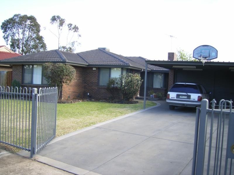 11 Argyll Circuit, Melton West VIC 3337