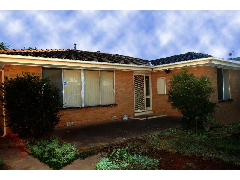 9 STURT ROAD, Melton South VIC 3338