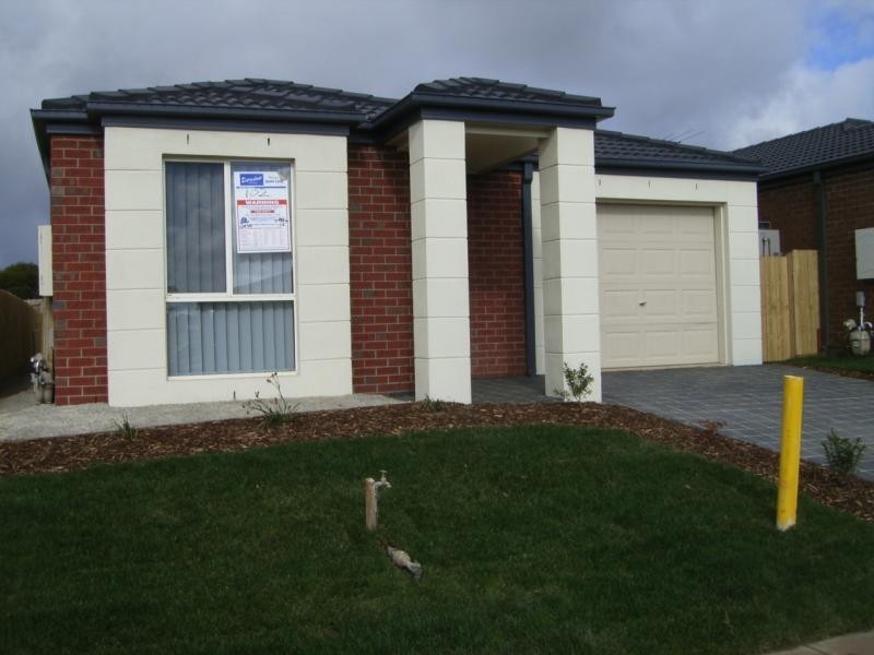 25 Tandara Circuit, Melton West VIC 3337