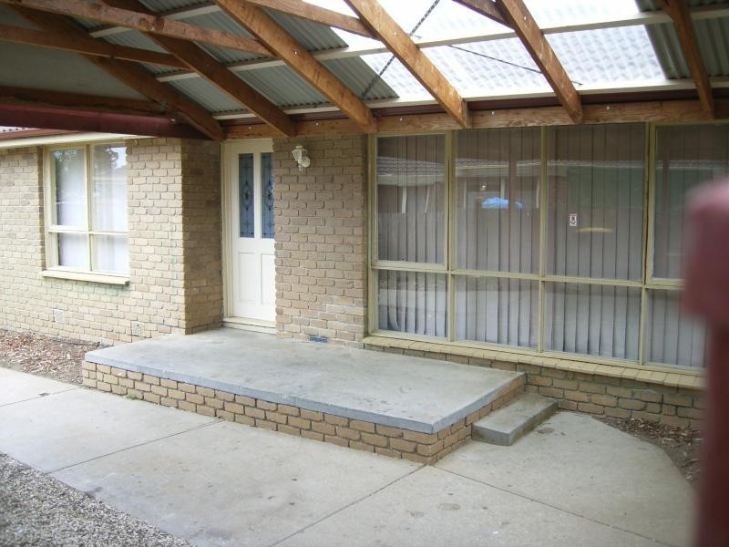 68 Hume Avenue, Melton South VIC 3338