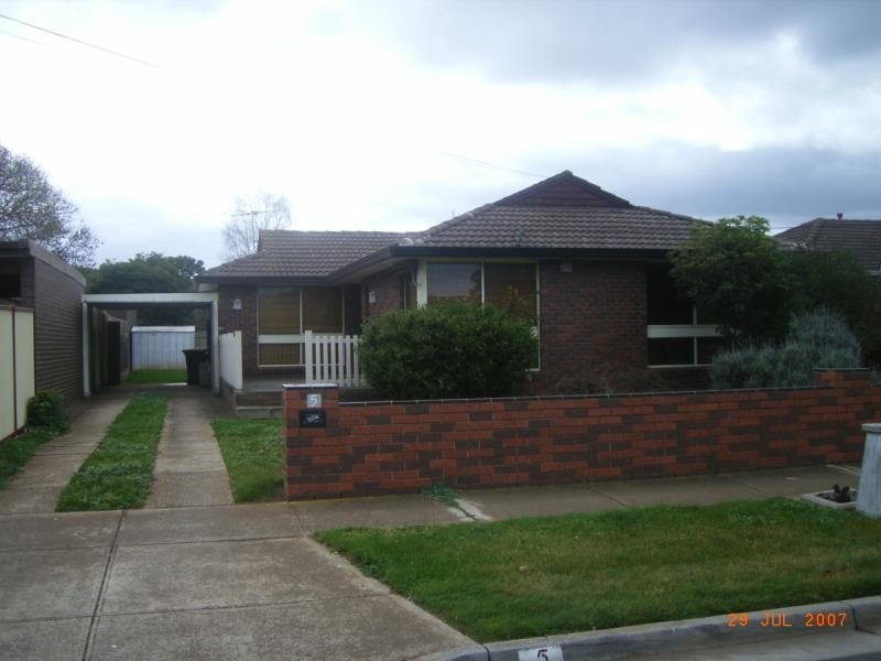 5 Flinders Street, Melton South VIC 3338