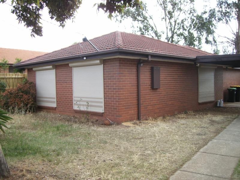 21 Moss Street, Melton South VIC 3338
