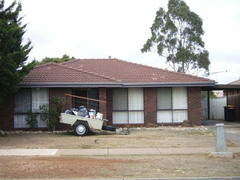 34 Cambrian Way, Melton VIC 3337
