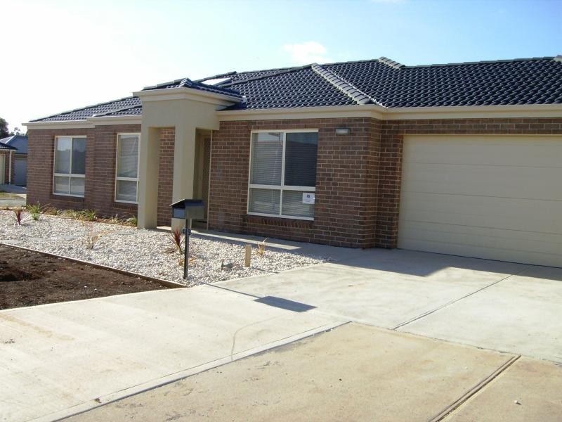49 Greenhills Drive, Melton VIC 3337