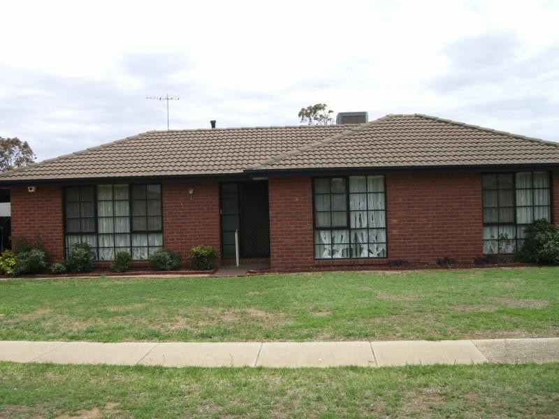 42 Dunvegan Drive, Kurunjang VIC 3337
