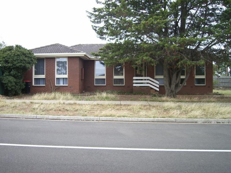 25 Raleighs Road, Melton VIC 3337