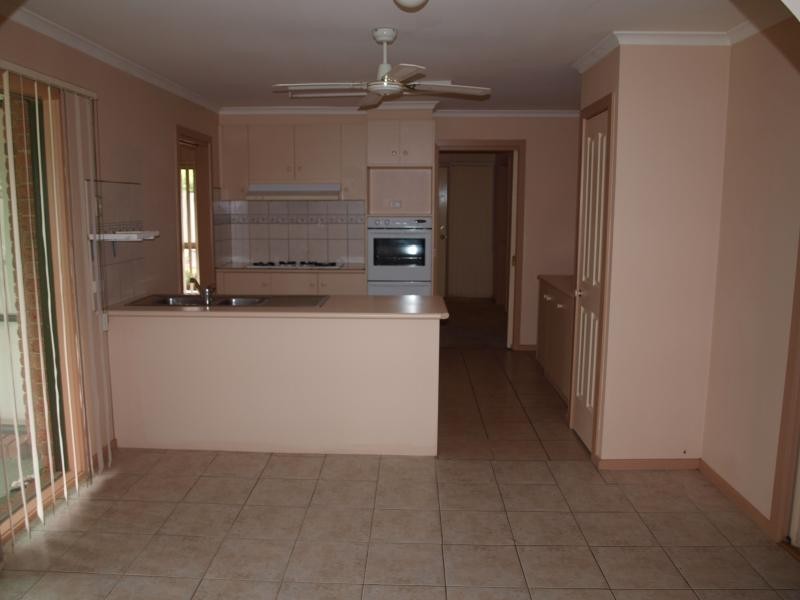 4 Parkway, Melton West VIC 3337