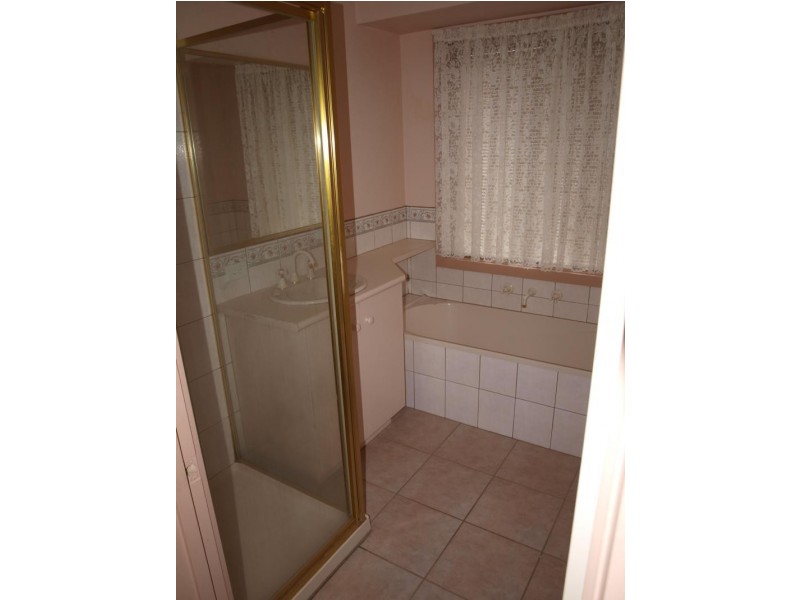 4 Parkway, Melton West VIC 3337