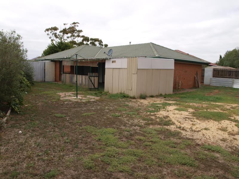 4 Parkway, Melton West VIC 3337