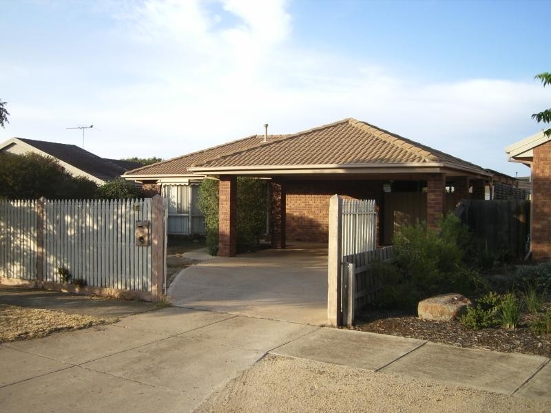 49 Walshingham Crescent, Melton VIC 3337