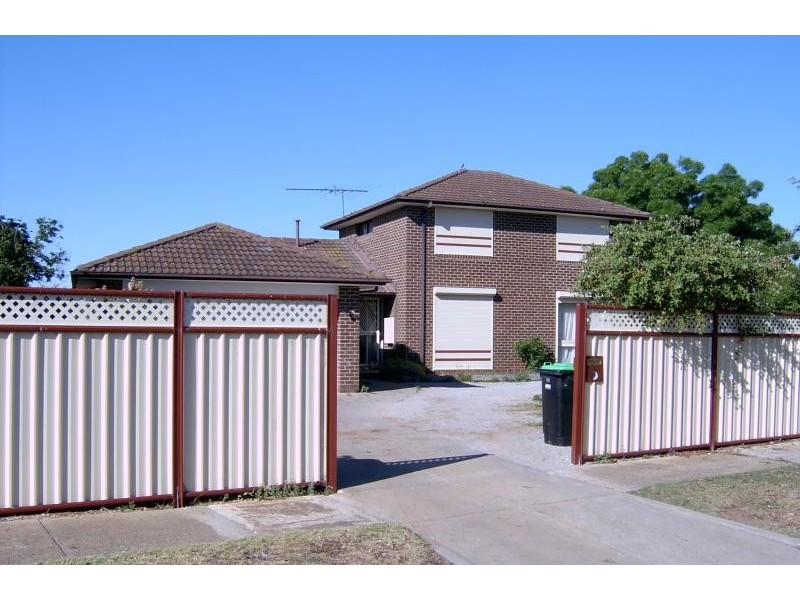 23 Linlithgow Way, Melton VIC 3337