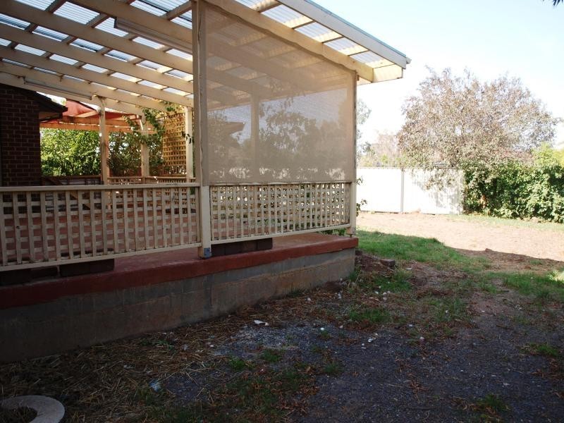 23 Linlithgow Way, Melton VIC 3337