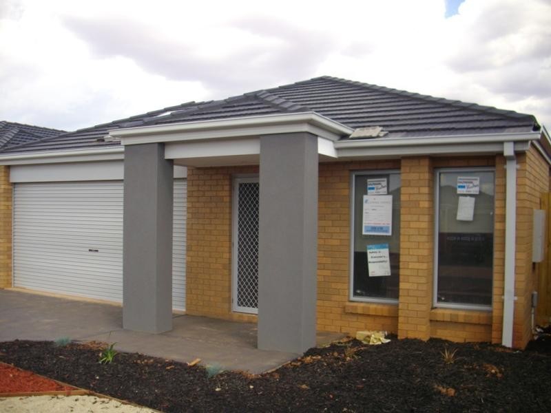 12 Colonus Street, Melton VIC 3337