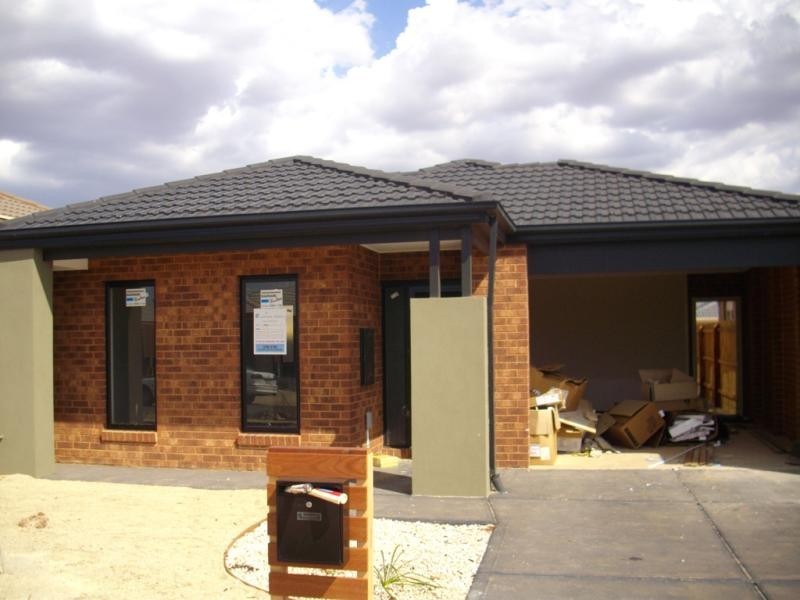 6 Colonus Street, Melton VIC 3337