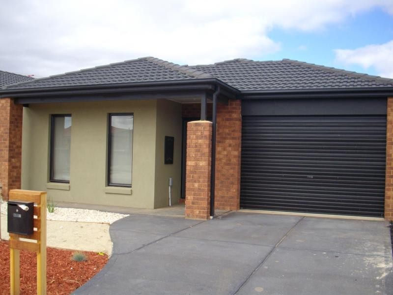 24 Colonus Street, Melton VIC 3337