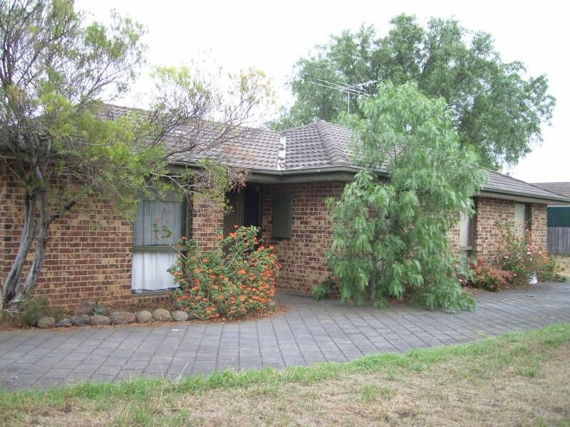 10 Bernard Drive, Melton VIC 3337