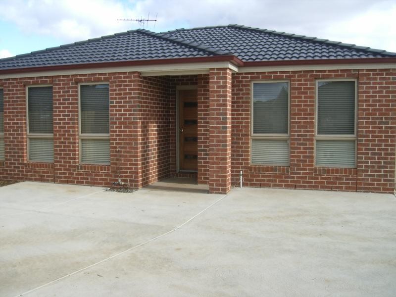 Unit 2/5 Coventry Place, Melton South VIC 3338