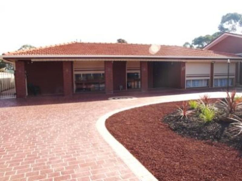27 Campaspe Crescent, Melton VIC 3337