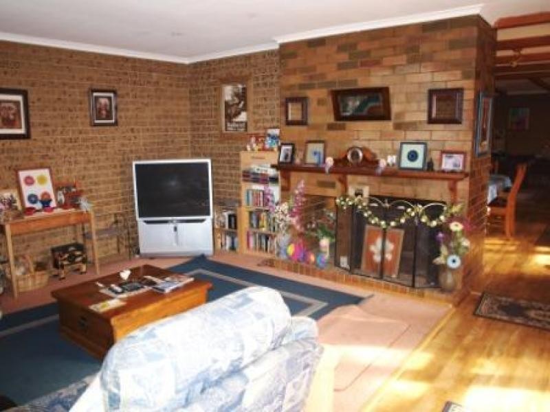 27 Campaspe Crescent, Melton VIC 3337