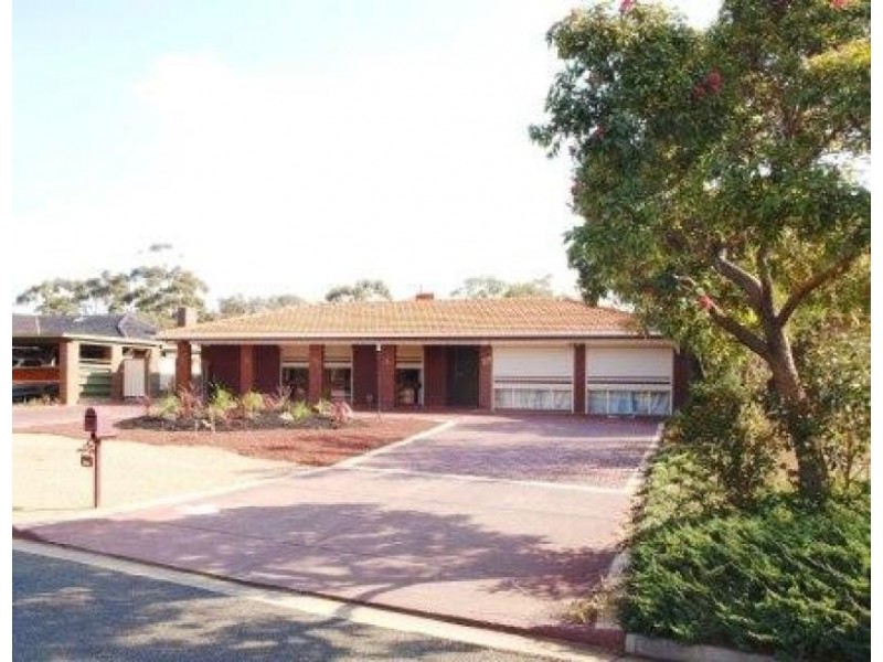 27 Campaspe Crescent, Melton VIC 3337