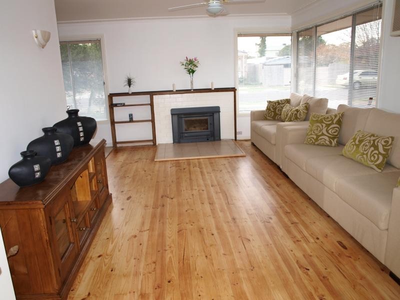 13 Roscrea Road, Melton VIC 3337