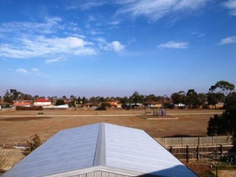 13 Roscrea Road, Melton VIC 3337