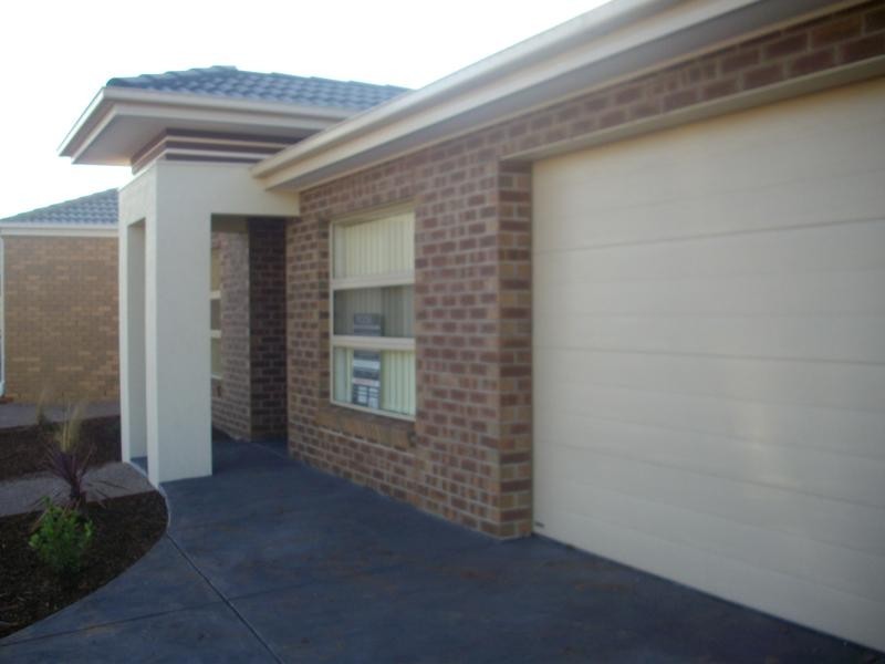 19 Boulderwood Court, Melton VIC 3337