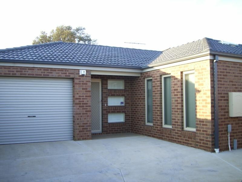 Unit 1/3 Toolern Street, Melton South VIC 3338