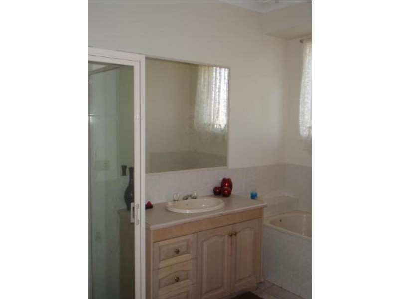 9 Deanswood Place, Brookfield VIC 3338