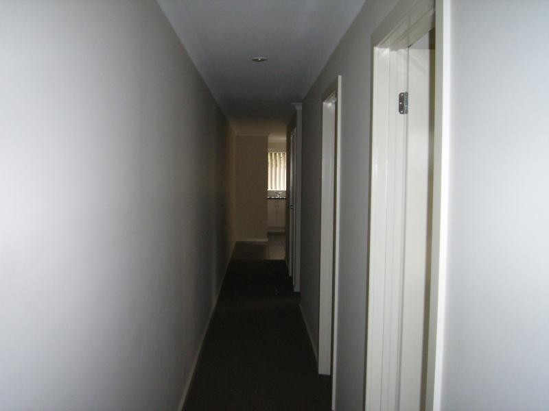 1/2 Oldershaw Road, Melton VIC 3337