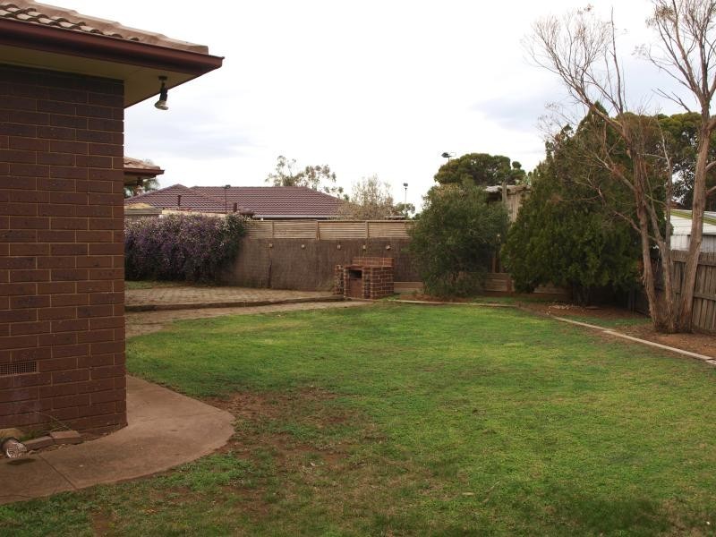 29 Tulloch Avenue, Melton VIC 3337