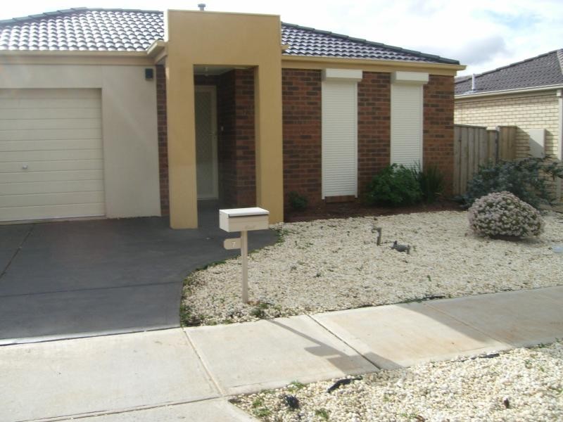 7 Tandara Circuit, Melton VIC 3337
