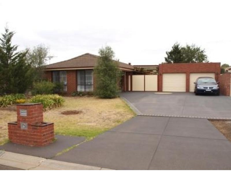 12 Paul Court, Melton VIC 3337