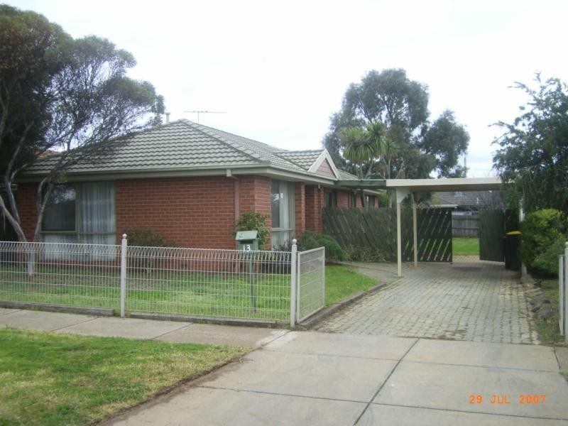 13 Merdon Place, Melton VIC 3337