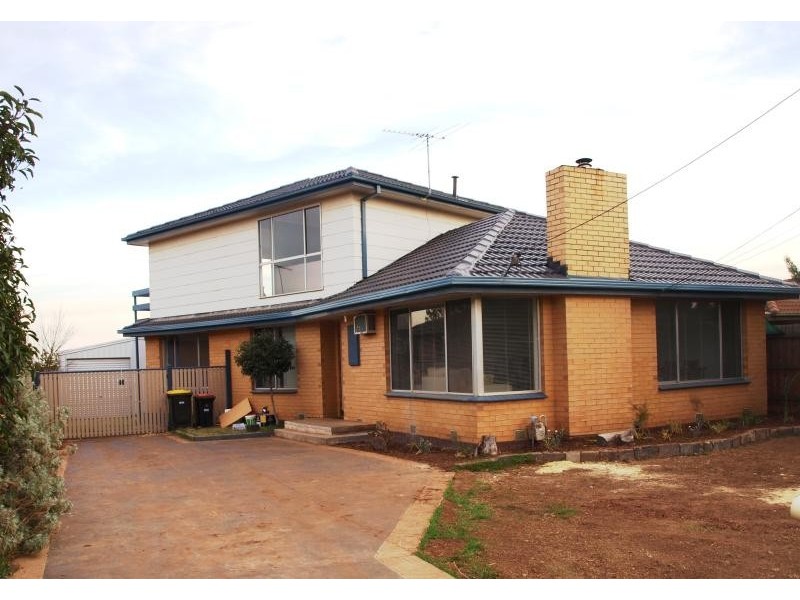 13 Roscrea Road, Melton VIC 3337