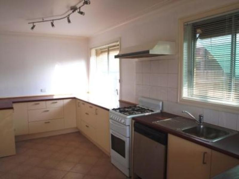 13 Roscrea Road, Melton VIC 3337
