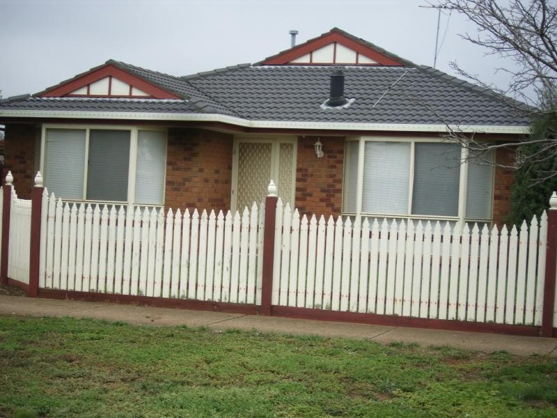 36 Denny Place, Melton South VIC 3338