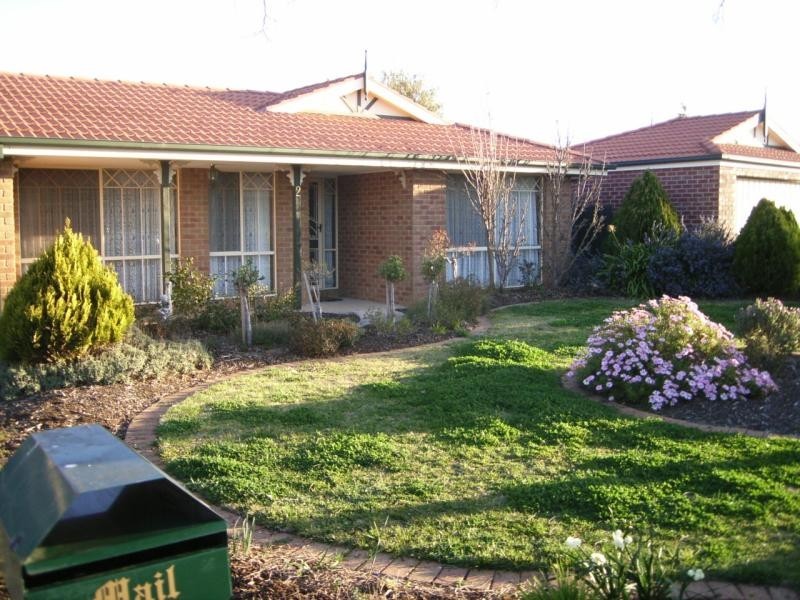 2 Deanswood Place, Brookfield VIC 3338