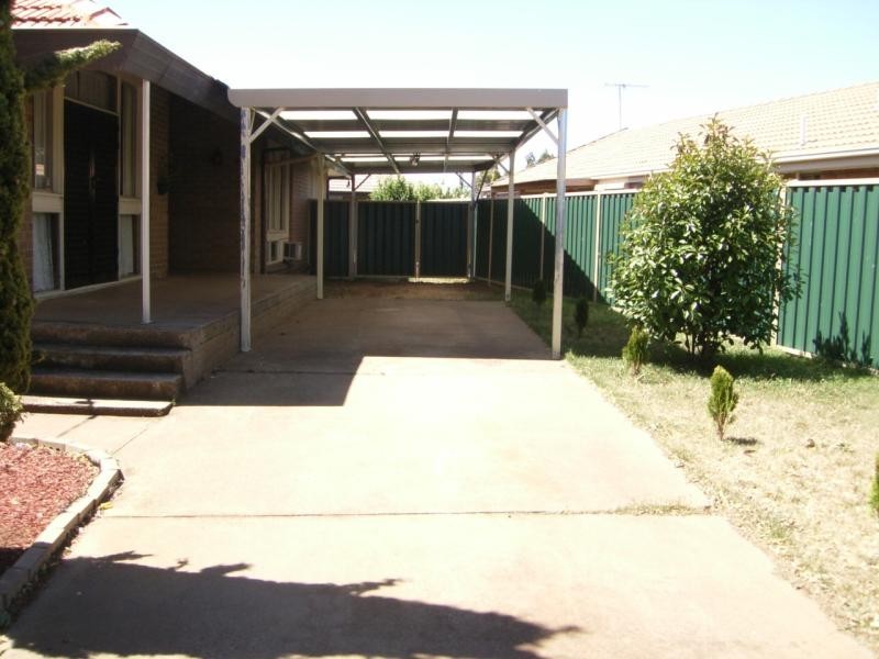 84 Richard Road, Melton South VIC 3338