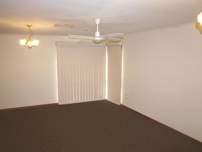 13 Morshead Street, Melton South VIC 3338