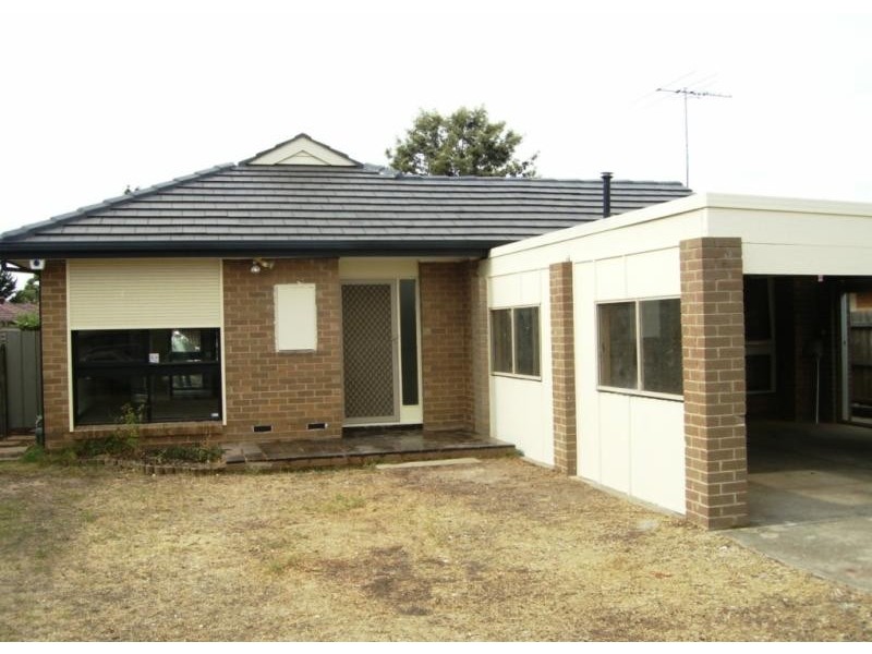 17 Lawson Road, Melton South VIC 3338