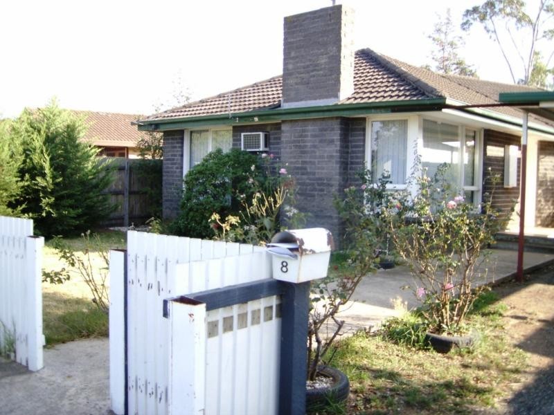 8 Charles Court, Melton South VIC 3338