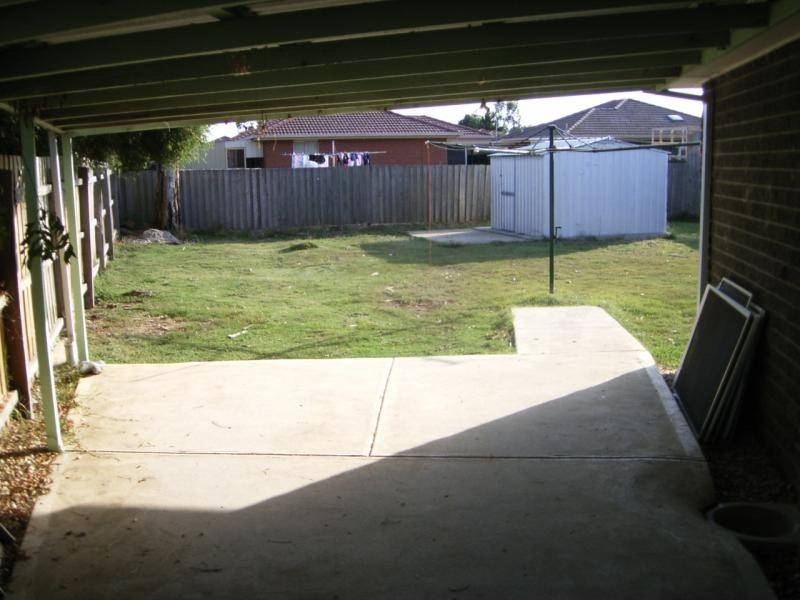 8 Charles Court, Melton South VIC 3338