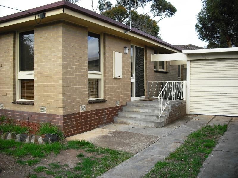 4 Excel Avenue, Melton South VIC 3338