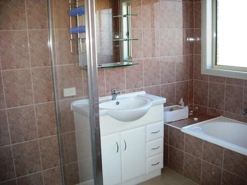 2 The Embankment, Kurunjang VIC 3337