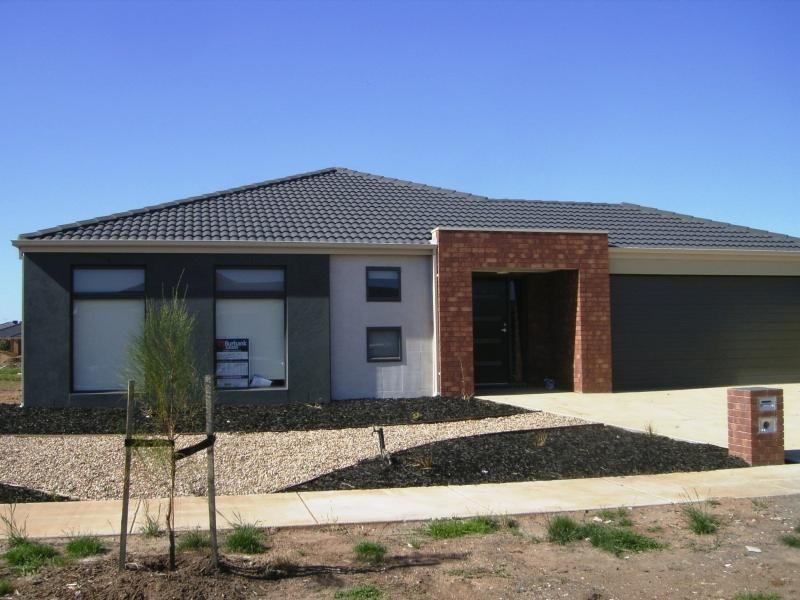 25 Desert Gum Way, Brookfield VIC 3338