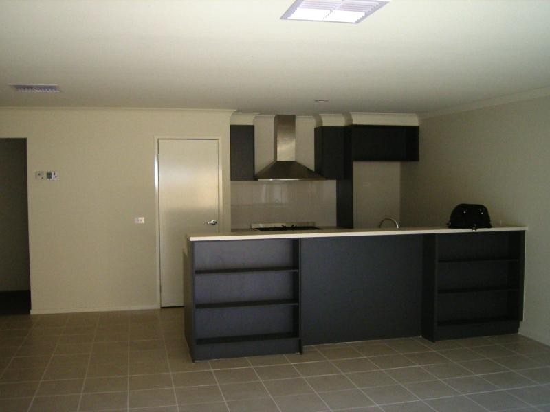 25 Desert Gum Way, Brookfield VIC 3338