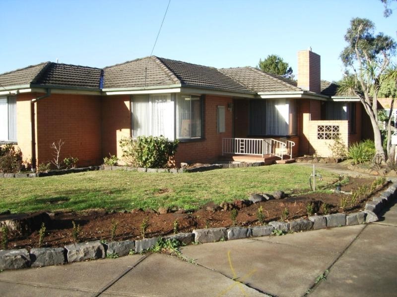 8 Irving Road, Melton VIC 3337